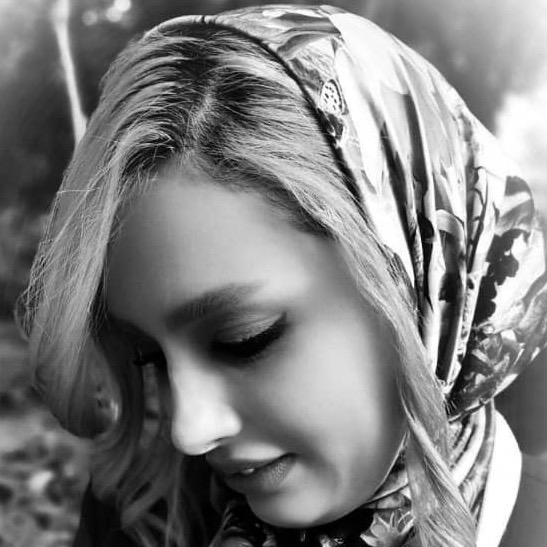 شاعر مجموعه شعرهای ترانههای مرداب / سیسالگی / نیلوفرانه